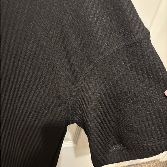 Black Textured Short Sleeve V Neck Top - Picture 3 of 7